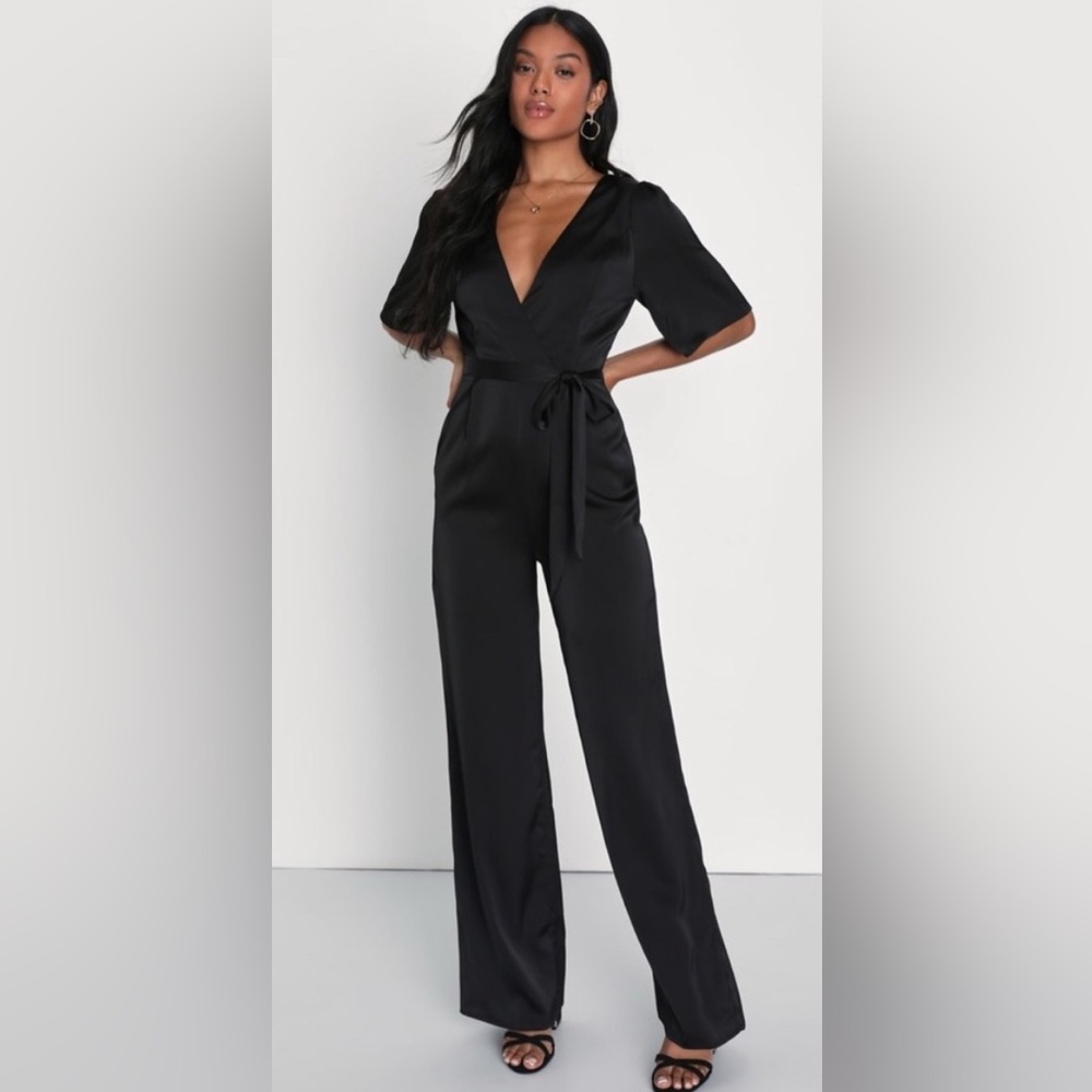 Lulus Black Satin Wide Leg Jumpsuit Keyhole Back NWOT Sz Medium no belt #349